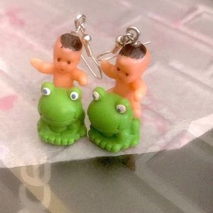 👶🏻✨ ! Babies on Frogs Earrings ! ✨🐸